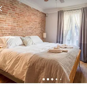 Séjour chez l'habitant Cozy In Prime Location, Montréal